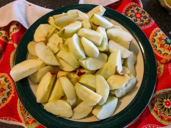 Sliced and peeled apples 