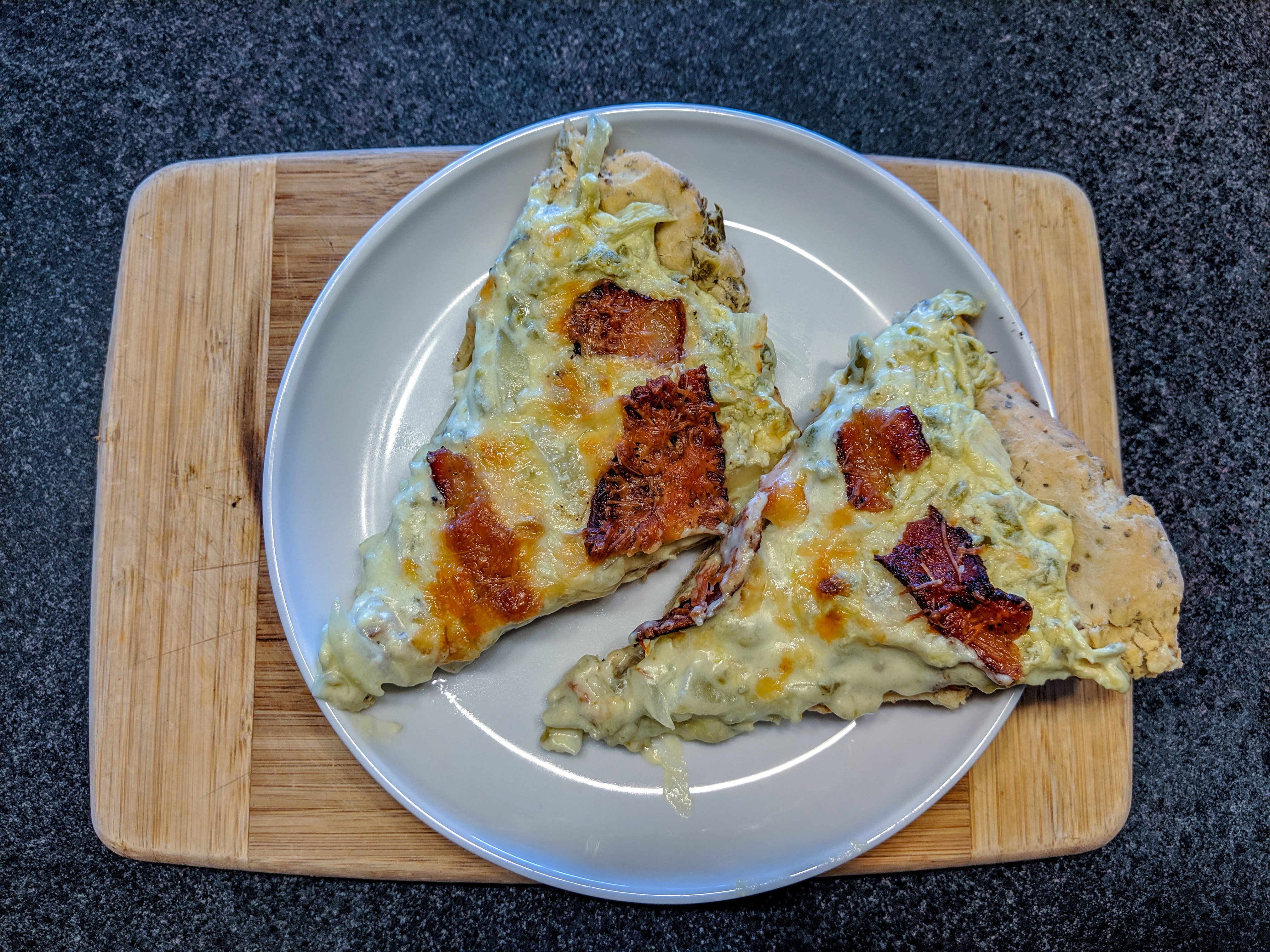 a jalapeno popper inspired pizza